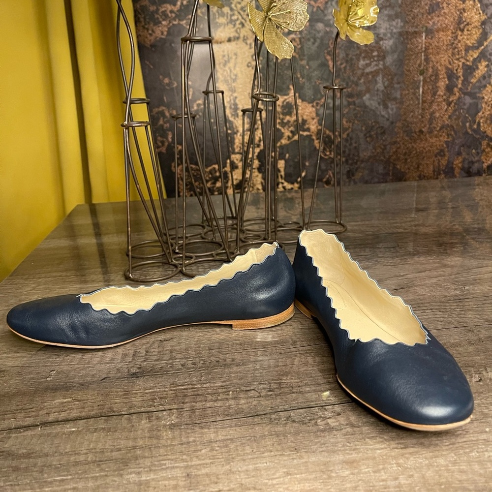 Chloe like new flats - Picture 3 of 8